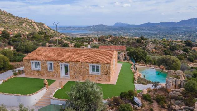 casa indipendente in vendita ad Olbia in zona Cugnana