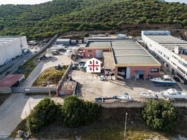 locale commerciale in vendita ad Olbia in zona Pittulongu