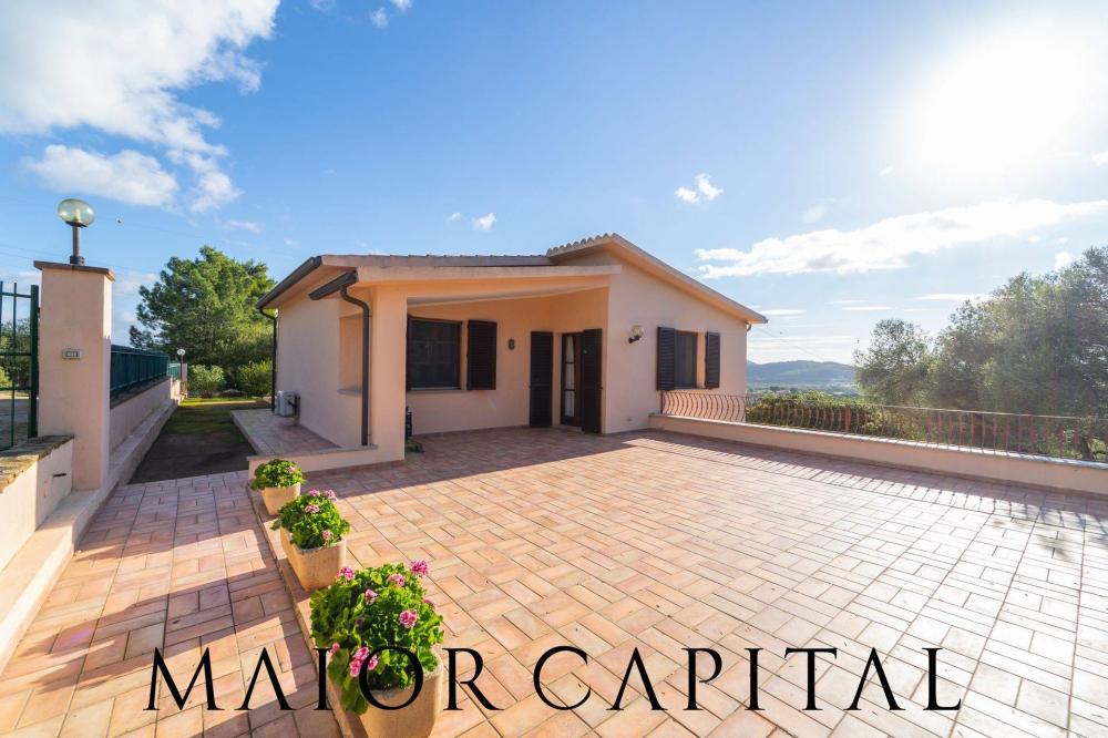 casa indipendente in vendita ad Olbia in zona Cugnana