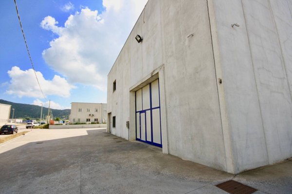 capannone in vendita ad Olbia