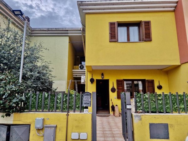 casa indipendente in vendita ad Olbia in zona San Simplicio