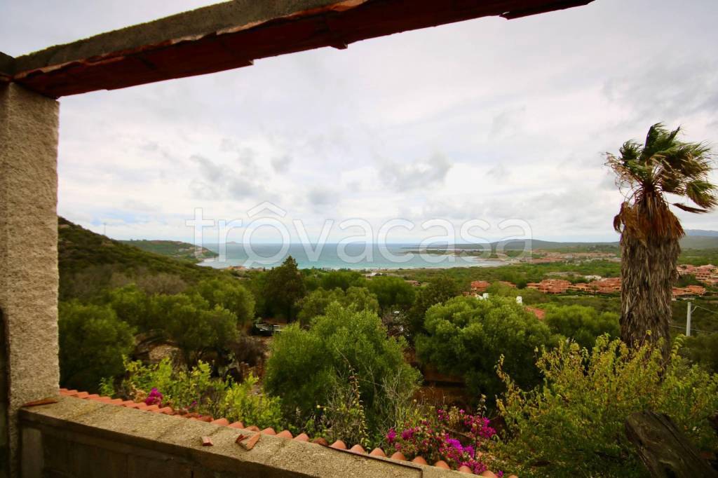 casa indipendente in vendita ad Olbia in zona Marinella