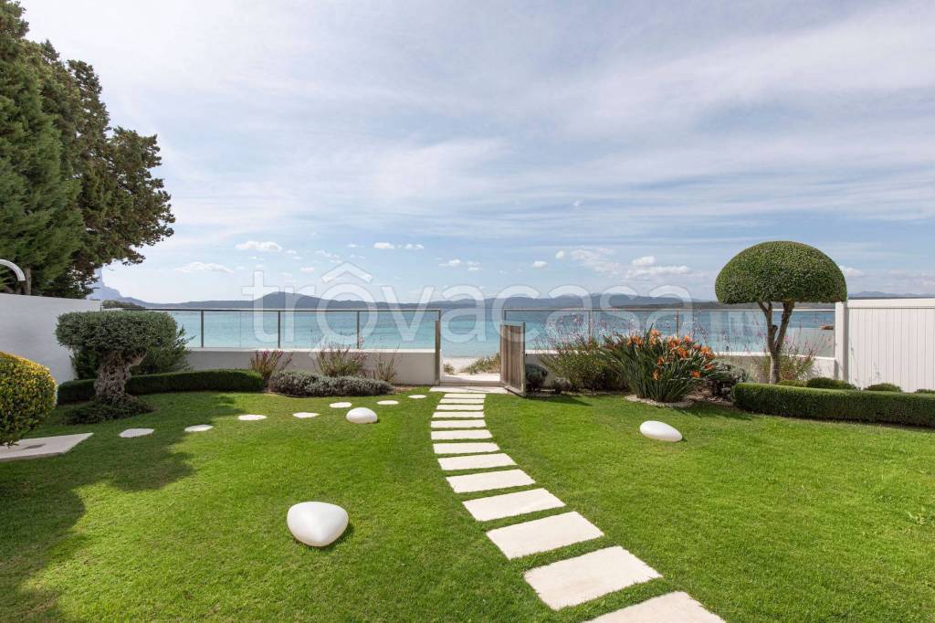 casa indipendente in vendita ad Olbia in zona Pittulongu