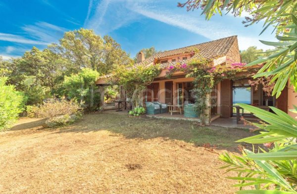 casa indipendente in vendita ad Olbia in zona Portisco