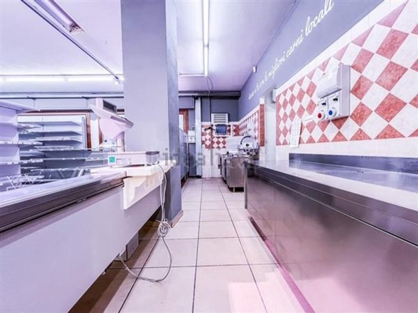 locale commerciale in vendita ad Olbia in zona Barcellona