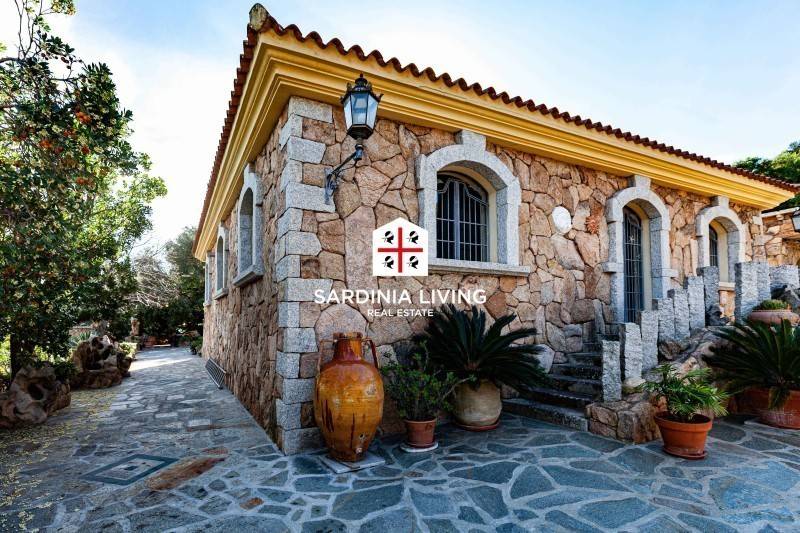 casa indipendente in vendita ad Olbia in zona Cugnana