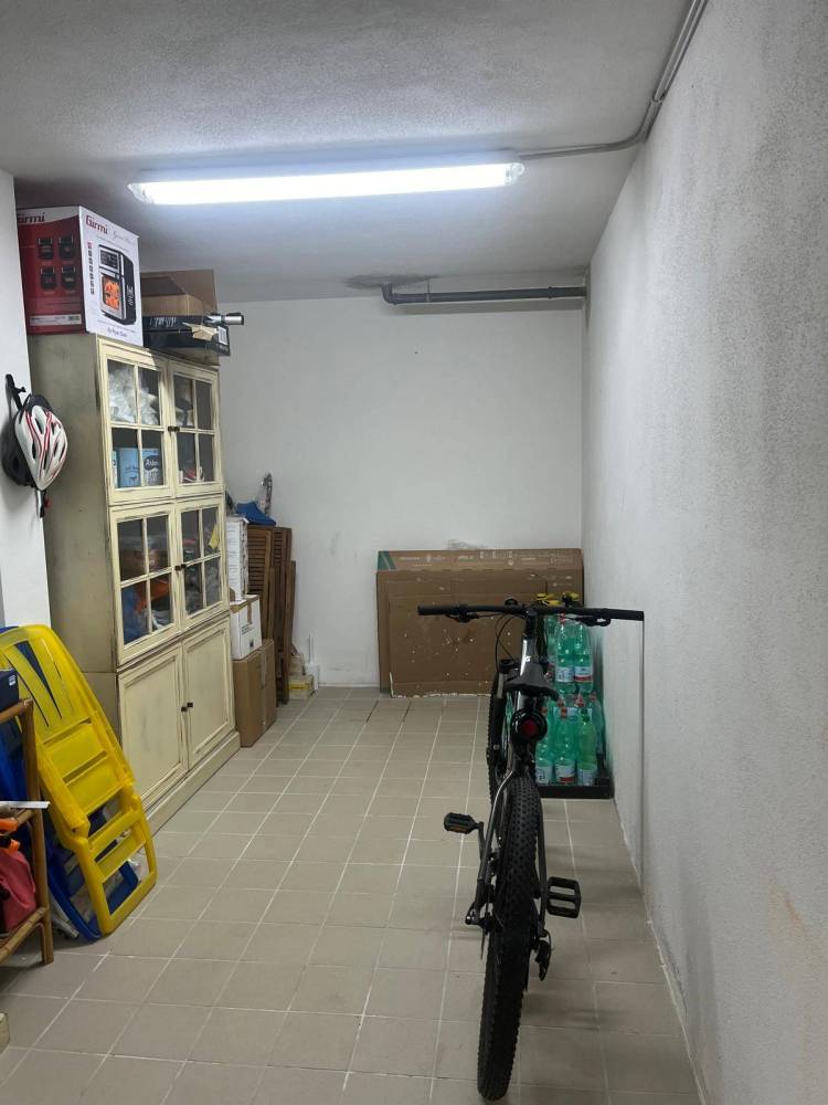 locale di sgombero in vendita ad Olbia