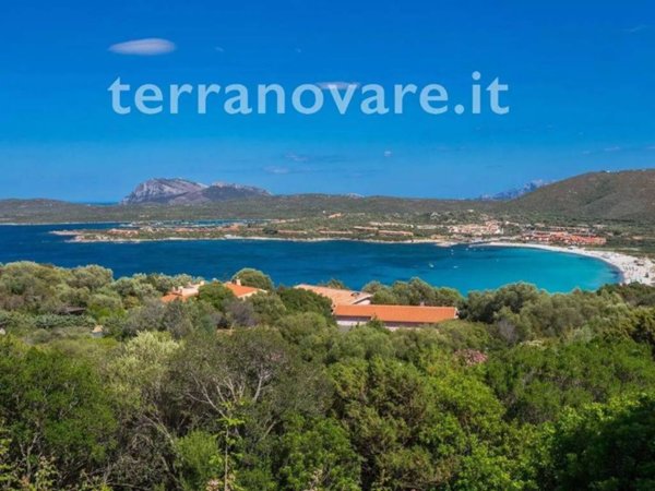 casa indipendente in vendita ad Olbia in zona Marinella