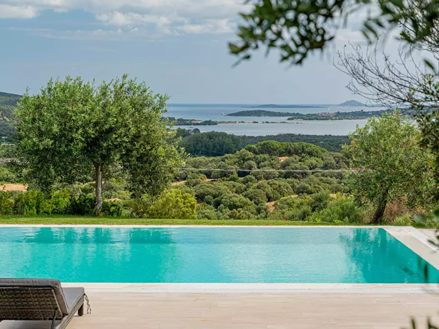 casa indipendente in vendita ad Olbia in zona Cugnana
