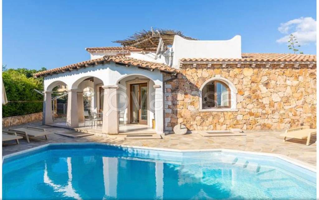 casa indipendente in vendita ad Olbia in zona Pittulongu