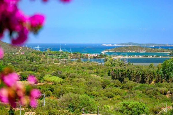 casa indipendente in vendita ad Olbia in zona Cugnana