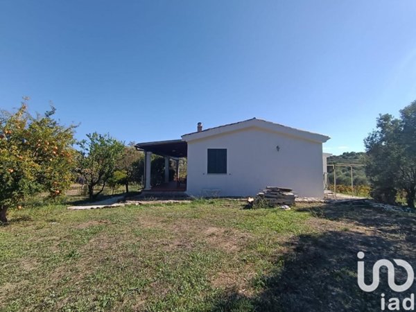 casa indipendente in vendita ad Olbia in zona Cugnana