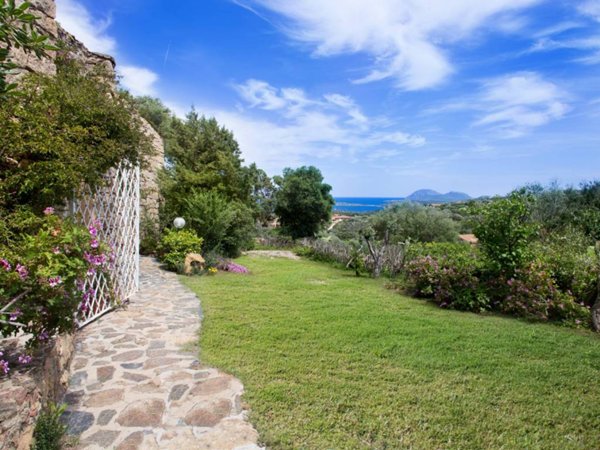 villa in vendita ad Olbia in zona Portisco