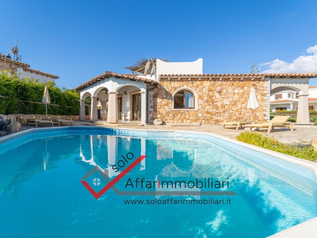 casa indipendente in vendita ad Olbia in zona Pittulongu