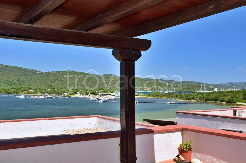 appartamento in vendita ad Olbia in zona Cugnana