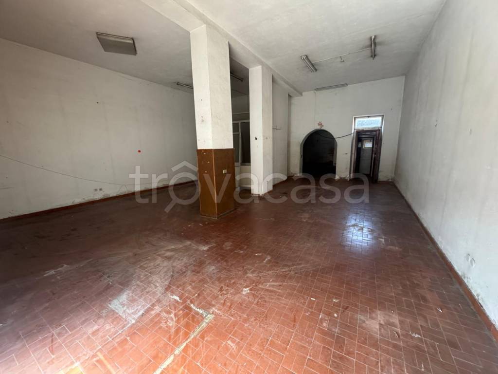 negozio in vendita ad Olbia in zona Barcellona
