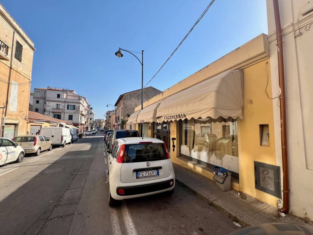 negozio in vendita ad Olbia in zona San Simplicio