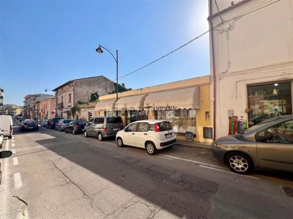 locale commerciale in vendita ad Olbia in zona San Simplicio