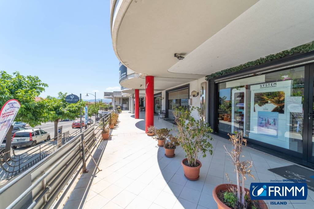 negozio in vendita ad Olbia in zona Aldo Moro