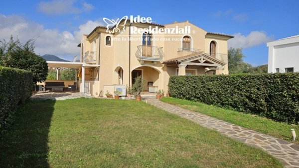 casa indipendente in vendita ad Olbia in zona Pittulongu