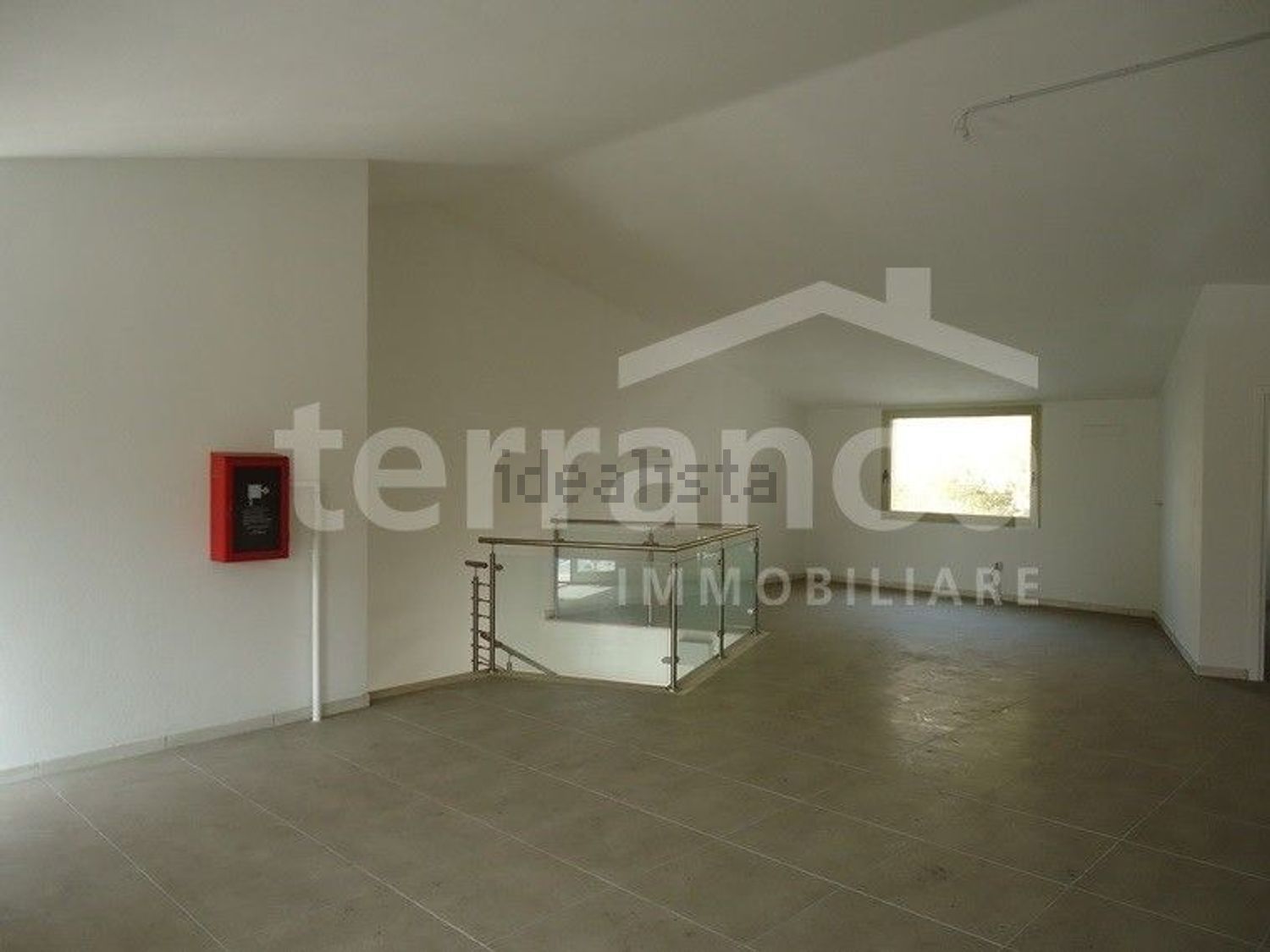 locale commerciale in vendita ad Olbia in zona Baratta