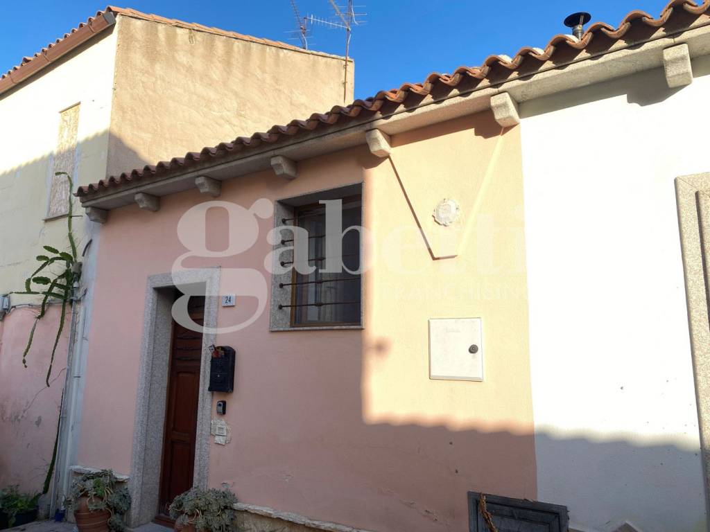casa indipendente in vendita ad Olbia in zona San Simplicio