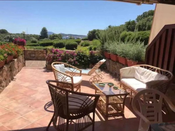 appartamento in vendita ad Olbia in zona Cugnana