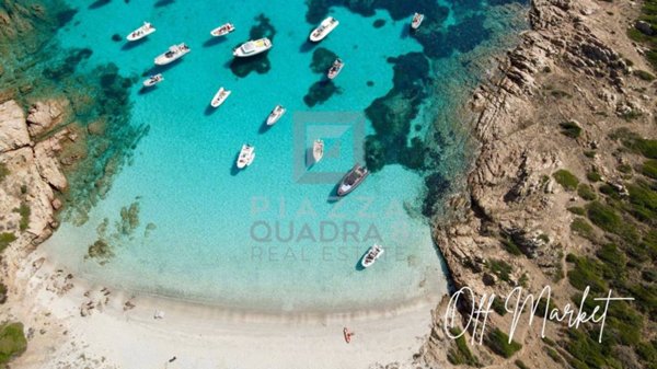 casa indipendente in vendita ad Olbia in zona Cugnana