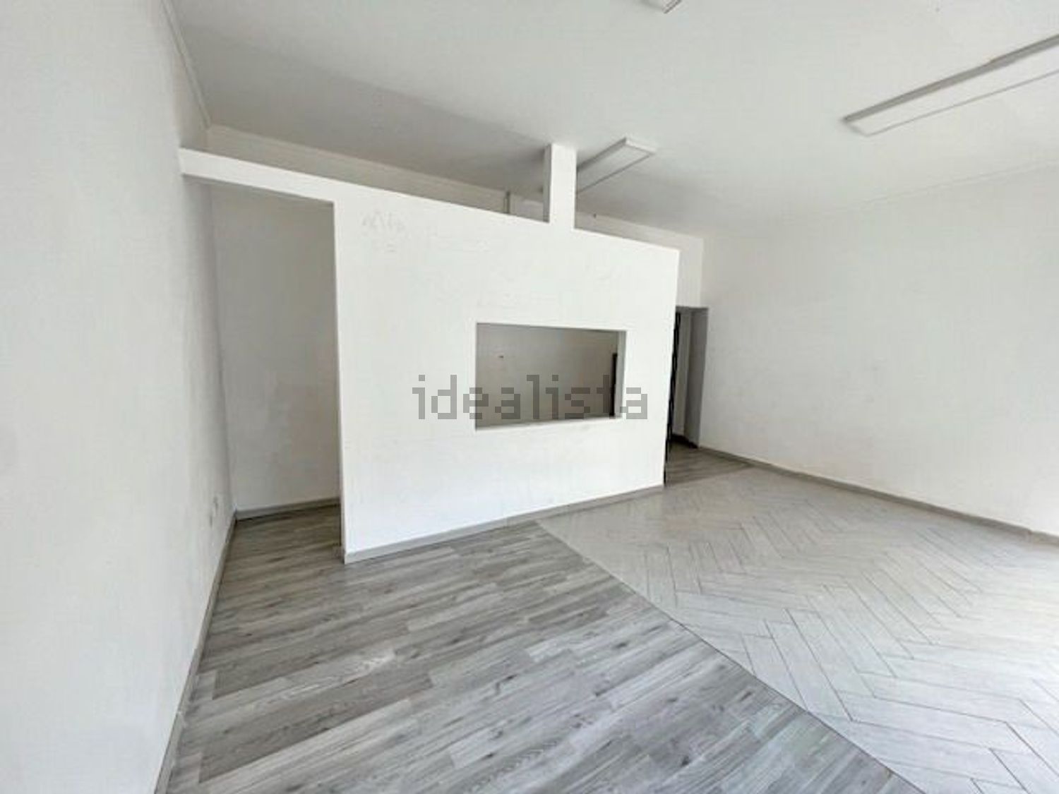 locale commerciale in vendita ad Olbia