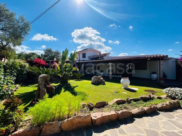 casa indipendente in vendita ad Olbia in zona Porto Istana