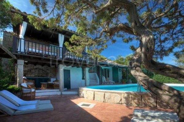 casa indipendente in vendita ad Olbia in zona Marinella