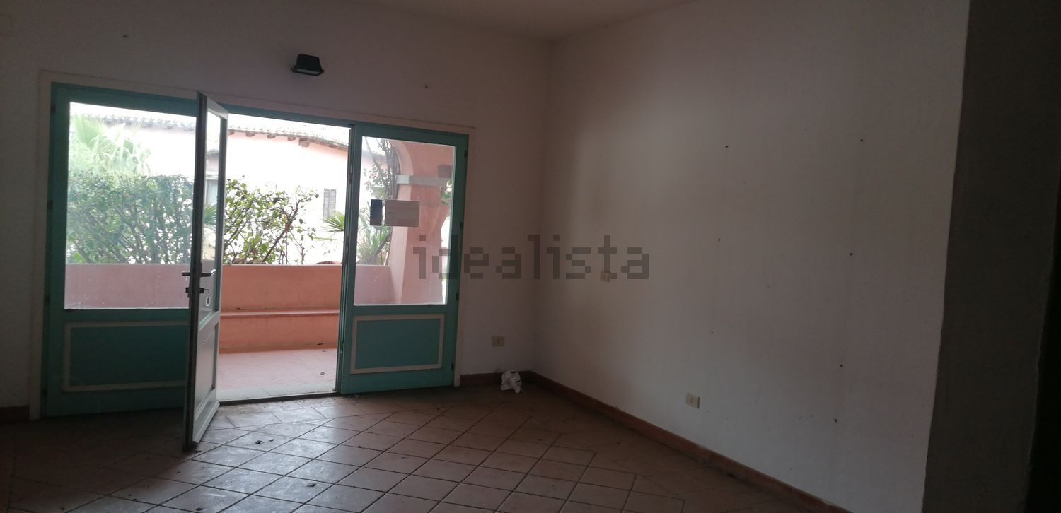 locale commerciale in vendita ad Olbia in zona Rudalza