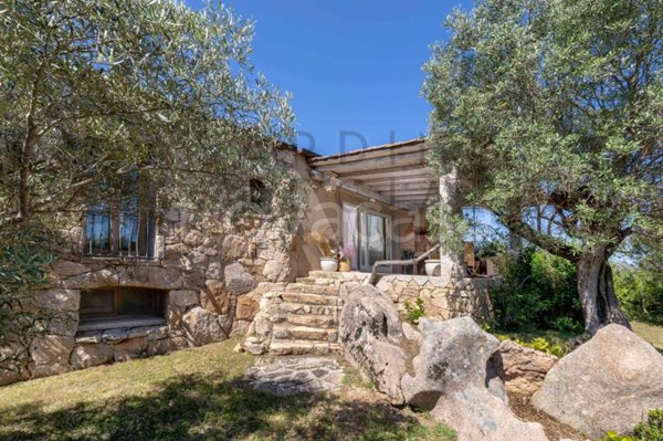 casa indipendente in vendita ad Olbia in zona San Pantaleo