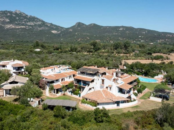 appartamento in vendita ad Olbia in zona Cugnana