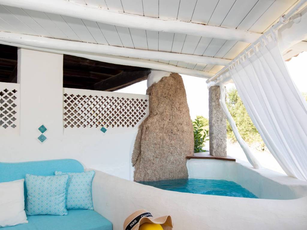 appartamento in vendita ad Olbia in zona Cugnana