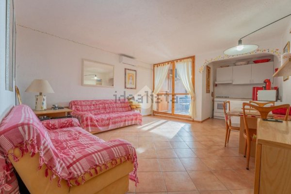 appartamento in vendita ad Olbia in zona Cugnana