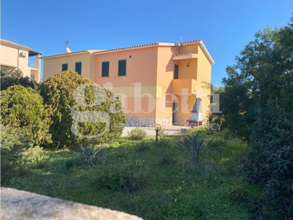 casa indipendente in vendita ad Olbia in zona Pittulongu