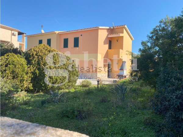casa indipendente in vendita ad Olbia in zona Pittulongu