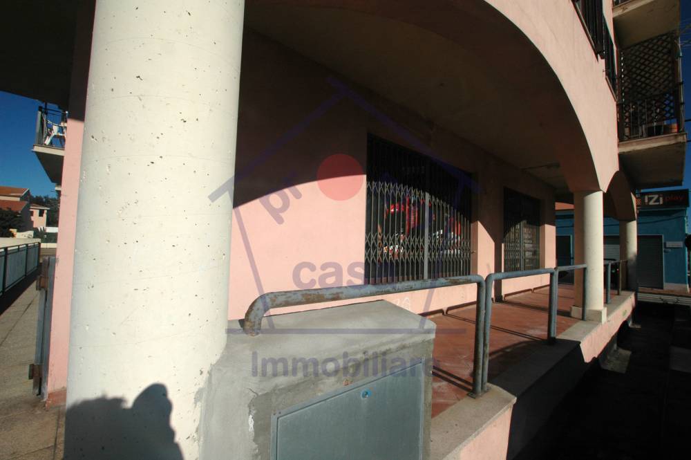 negozio in vendita ad Olbia in zona Aldo Moro