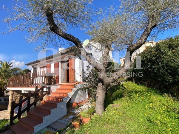casa indipendente in vendita ad Olbia in zona Pittulongu