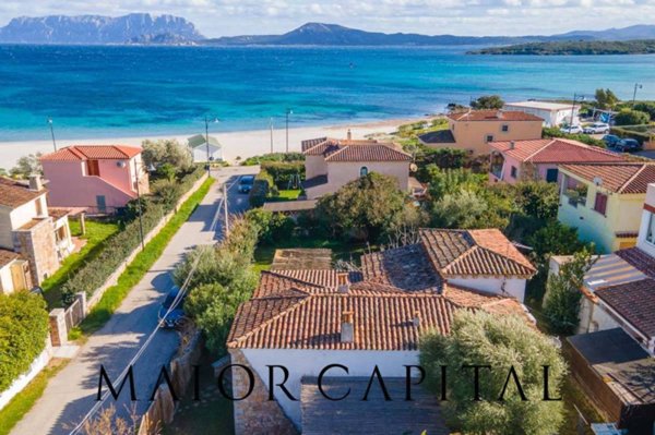 casa indipendente in vendita ad Olbia in zona Pittulongu