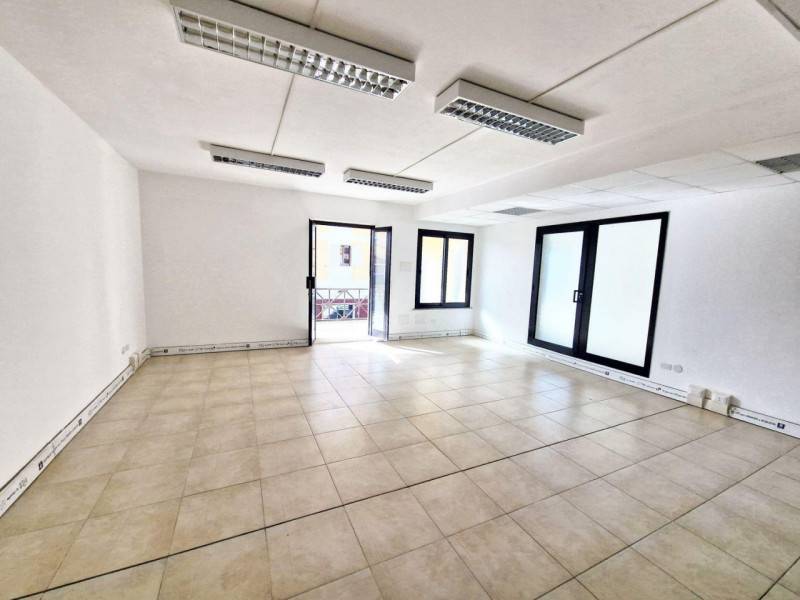 ufficio in vendita ad Olbia in zona Centro Storico