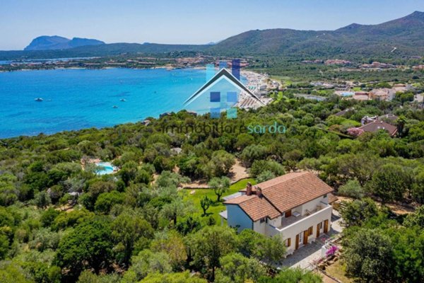 casa indipendente in vendita ad Olbia in zona Centro Storico