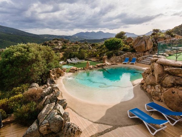 casa indipendente in vendita ad Olbia in zona Cugnana