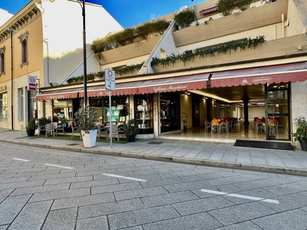 negozio in vendita ad Olbia in zona Centro Storico