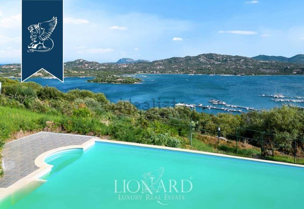 casa indipendente in vendita ad Olbia in zona Cugnana
