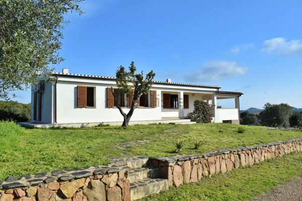 casa indipendente in vendita ad Olbia in zona Santa Lucia