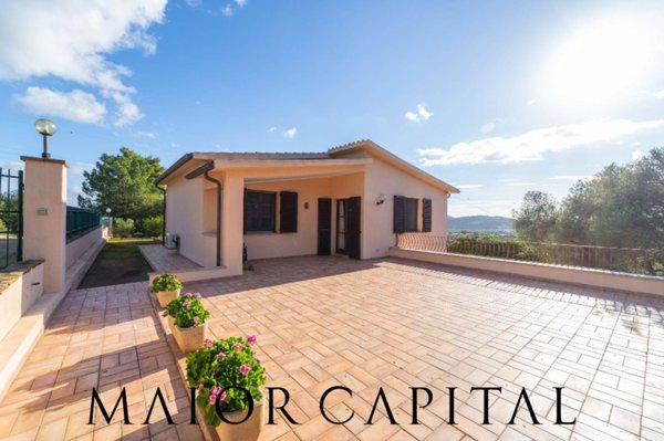 casa indipendente in vendita ad Olbia in zona Cugnana