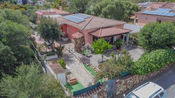 casa indipendente in vendita ad Olbia in zona Pittulongu