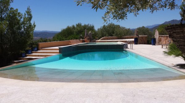 casa indipendente in vendita ad Olbia in zona Santa Lucia